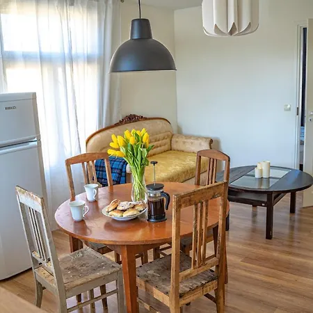 Lovely 1-Bedroom Apartment With Free Parking *